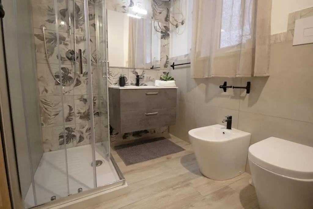 Ovidio Home باليرمو شقة